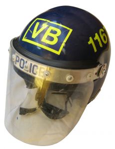 Шлем сержанта подразделения полиции особого назначения графства Кембриджшир ― Сержант